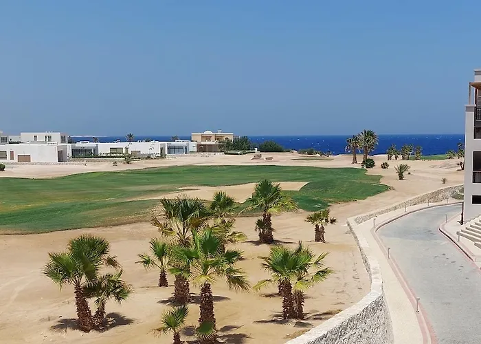 Lovely 1-bedroom With Sea View & Pool Appartamento Hurghada