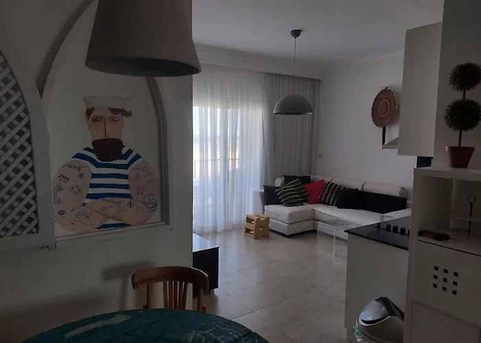 Lovely 1-bedroom With Sea View & Pool Appartamento *