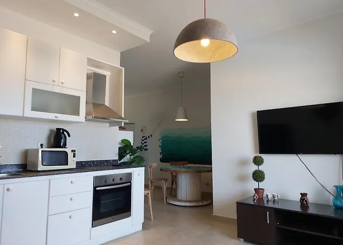 Lovely 1-bedroom With Sea View & Pool Hurghada