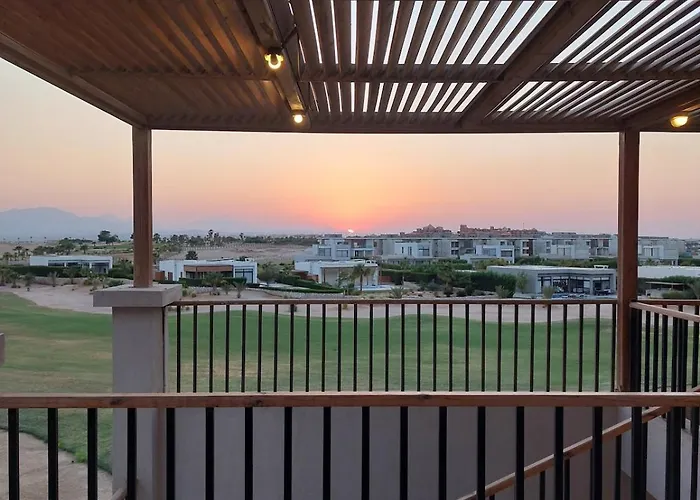 Appartamento Lovely 1-bedroom With Sea View & Pool