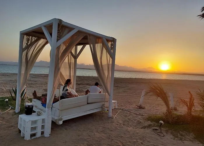 Lovely 1-bedroom With Sea View & Pool