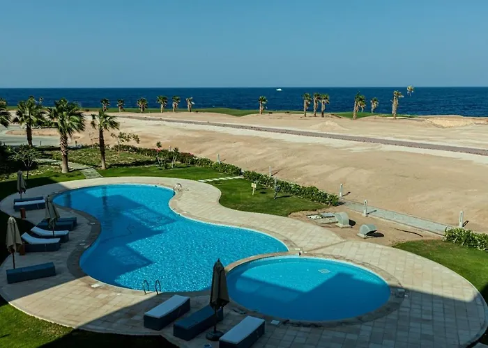 Lovely 1-bedroom With Sea View & Pool