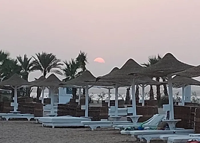 Lovely 1-bedroom With Sea View & Pool * Hurghada