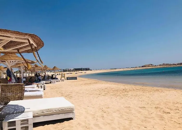 Lovely 1-bedroom With Sea View & Pool Appartamento Hurghada
