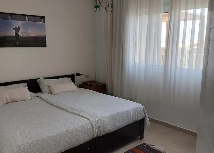 Lovely 1-bedroom With Sea View & Pool